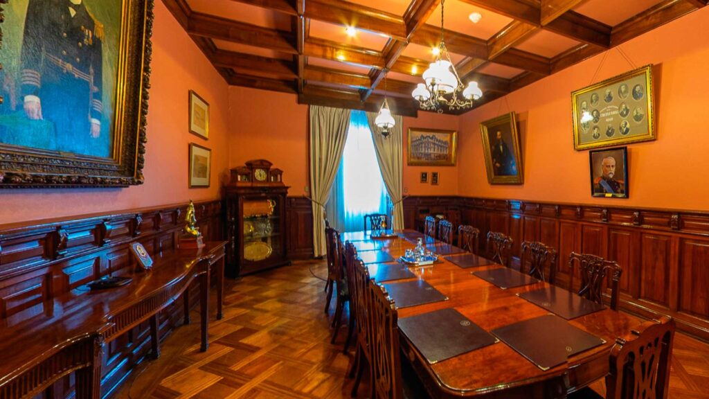 SALA-DE-DIRECTORIO-ALMIRANTE-URIBE